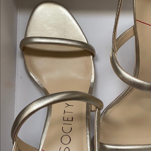 Women’s sole society Alveene Gold Heels NIB - Picture 3 of 6